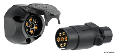 7-napainen pistoke ja pistorasia