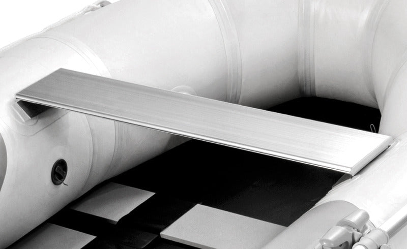 Kumivene ristikkäisellä pohjalla