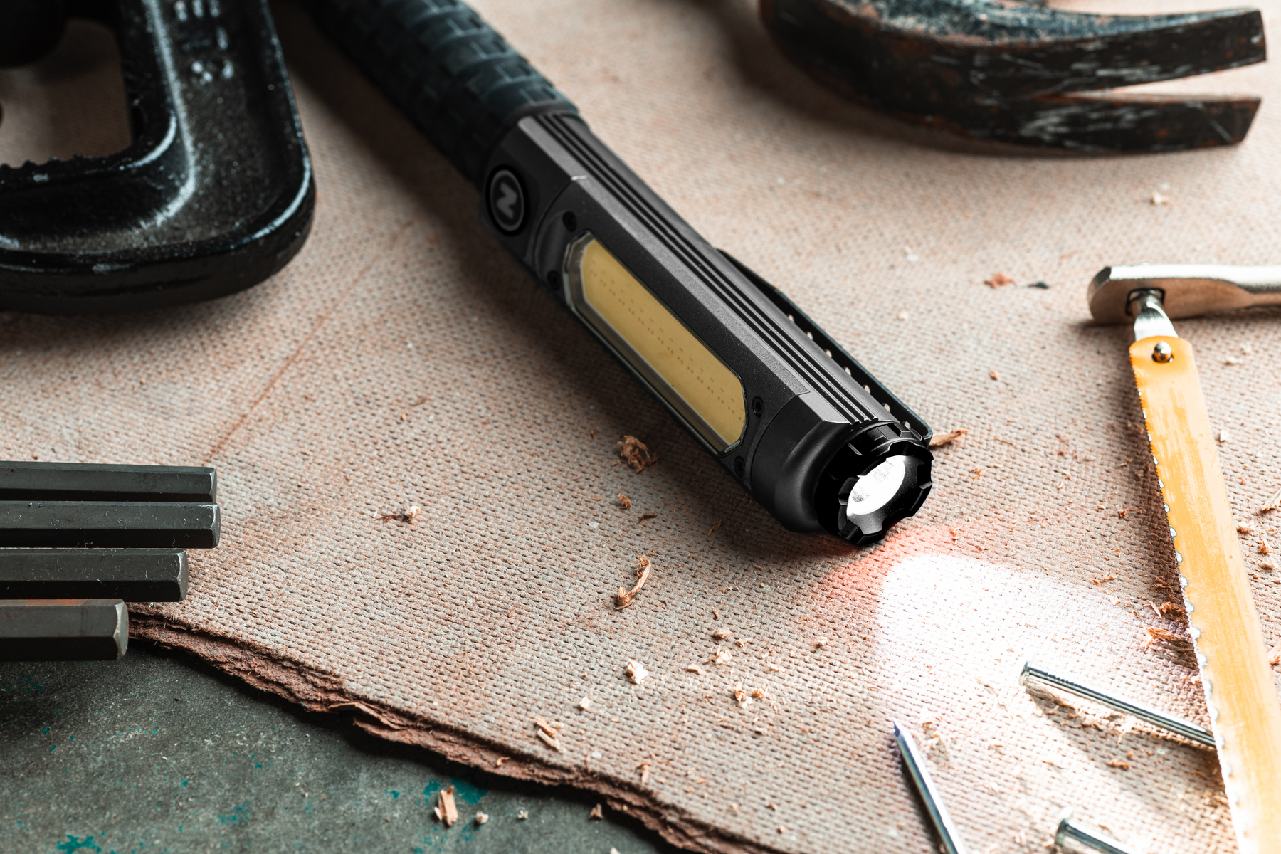 Big Larry Pro Plus ladattava työvalaisin - Black Line